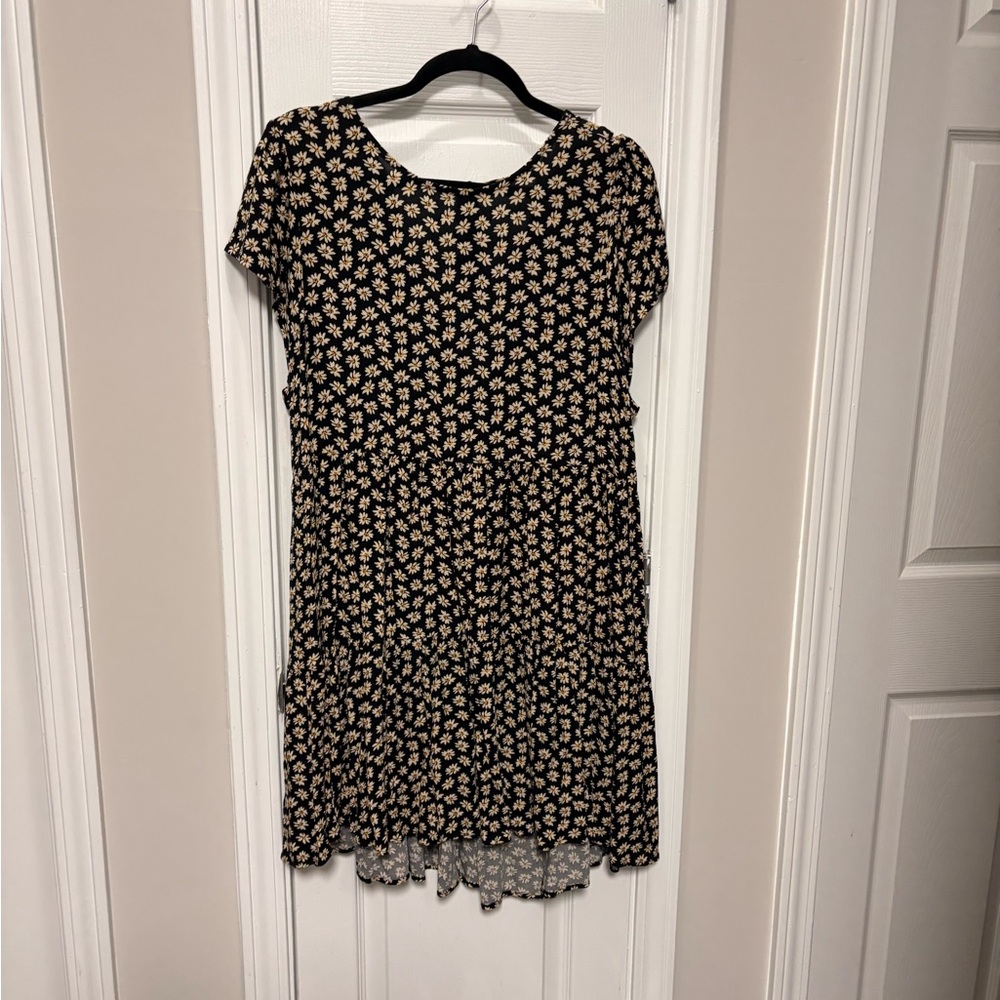 American Eagle Outfitters Black and Cream Floral Dress